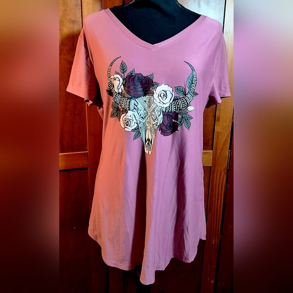 No Boundaries Tops - NO BOUNDARIES Mauve Graphic V-Neck Tee